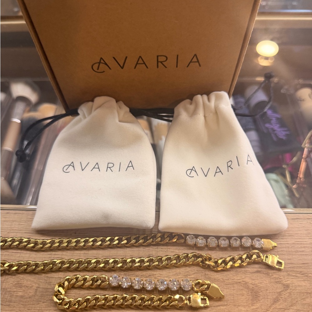Avaria Gold and Crystal necklace and Bracelet Set